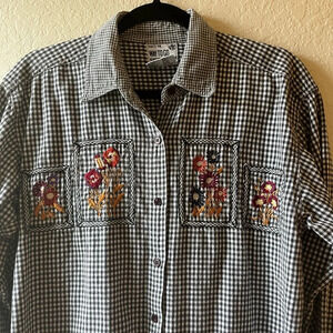 gingham floral embroidered button up boho M 90s cute Cottagecore Lagenlook plaid